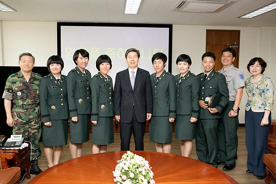 졸업생 장교 임관 축하